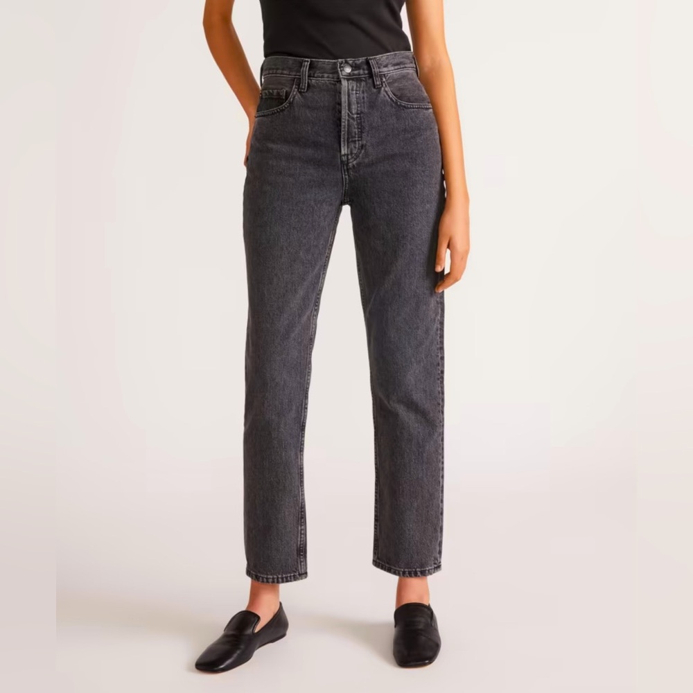 EVERLANE High Waist Straight leg jeans. Sz 26